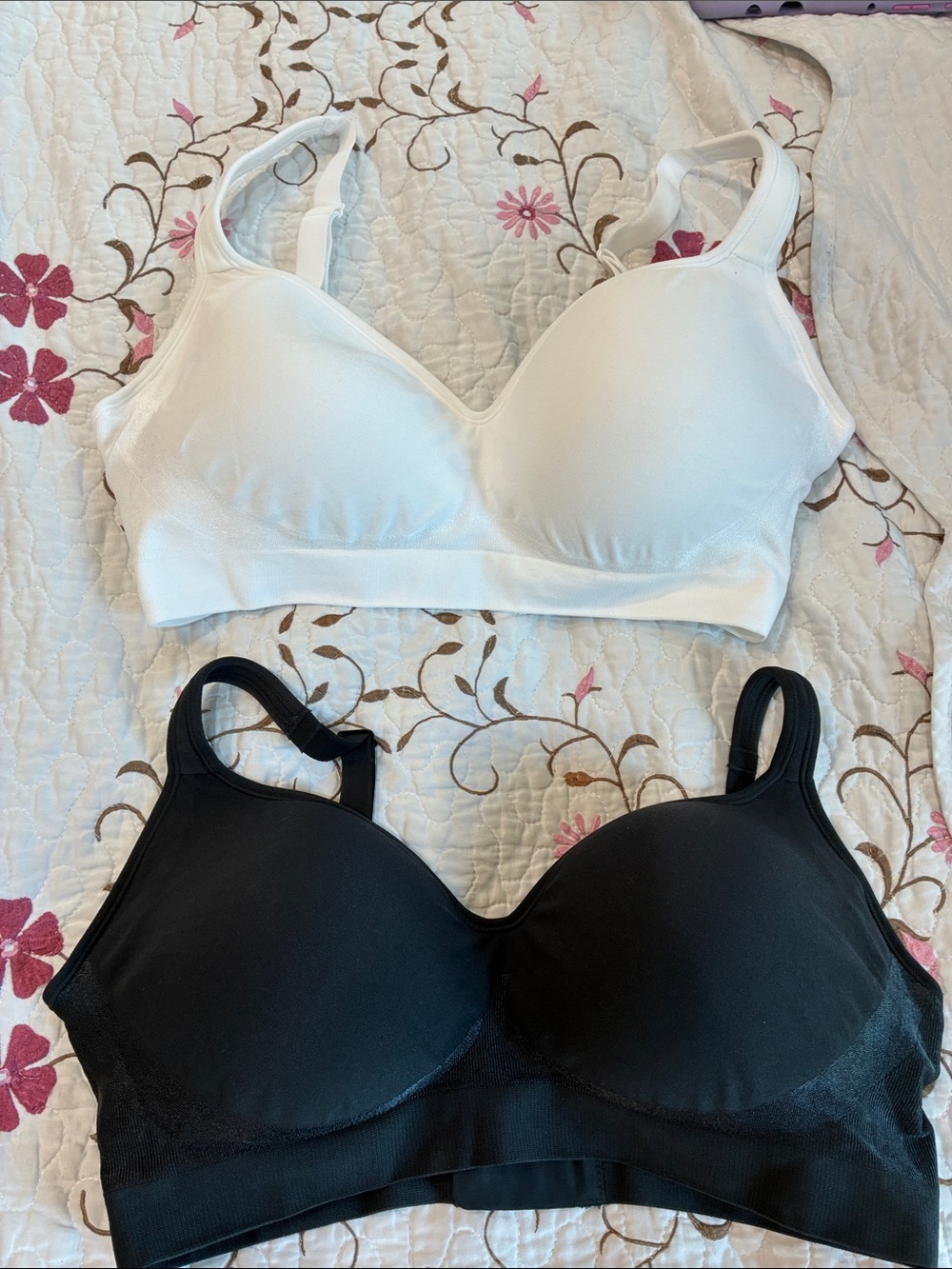 Shapermint Wireless Seamless Bra Duo in White and Black